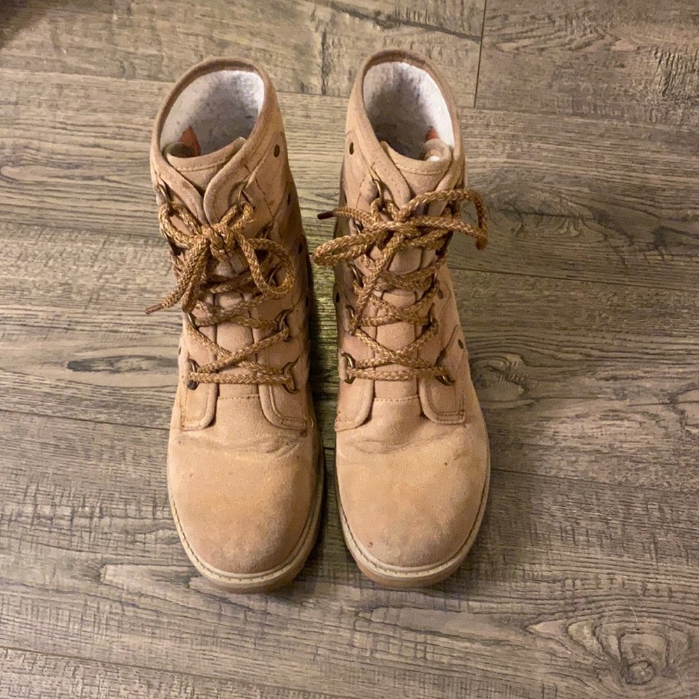 Roxy boots